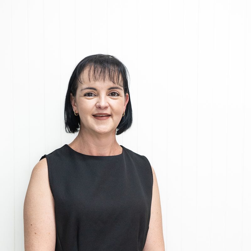 Surina Vosloo, Accountant